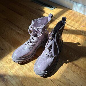 Women's Schutz Orly Lilac Rounded Toe Lace Up Chunky Ankle Boots - Size 8.5 GUC